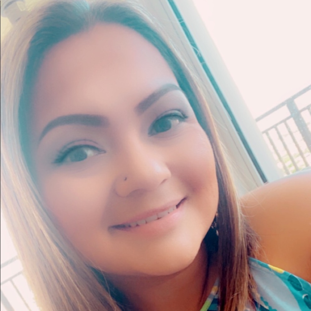 Meet your Posher, Elbia